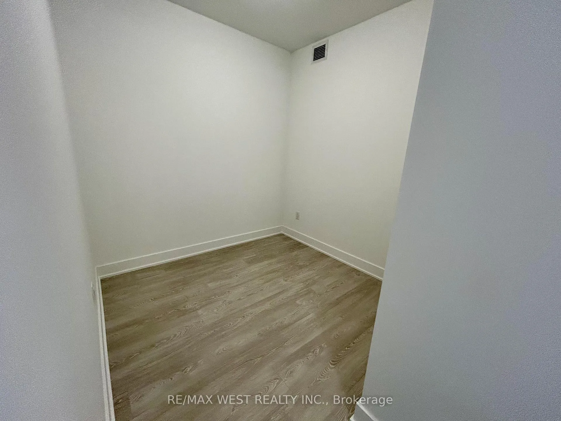 Photo 11 of Unit 1831, 2545 Simcoe Street N, Oshawa, Windfields — HOMEH