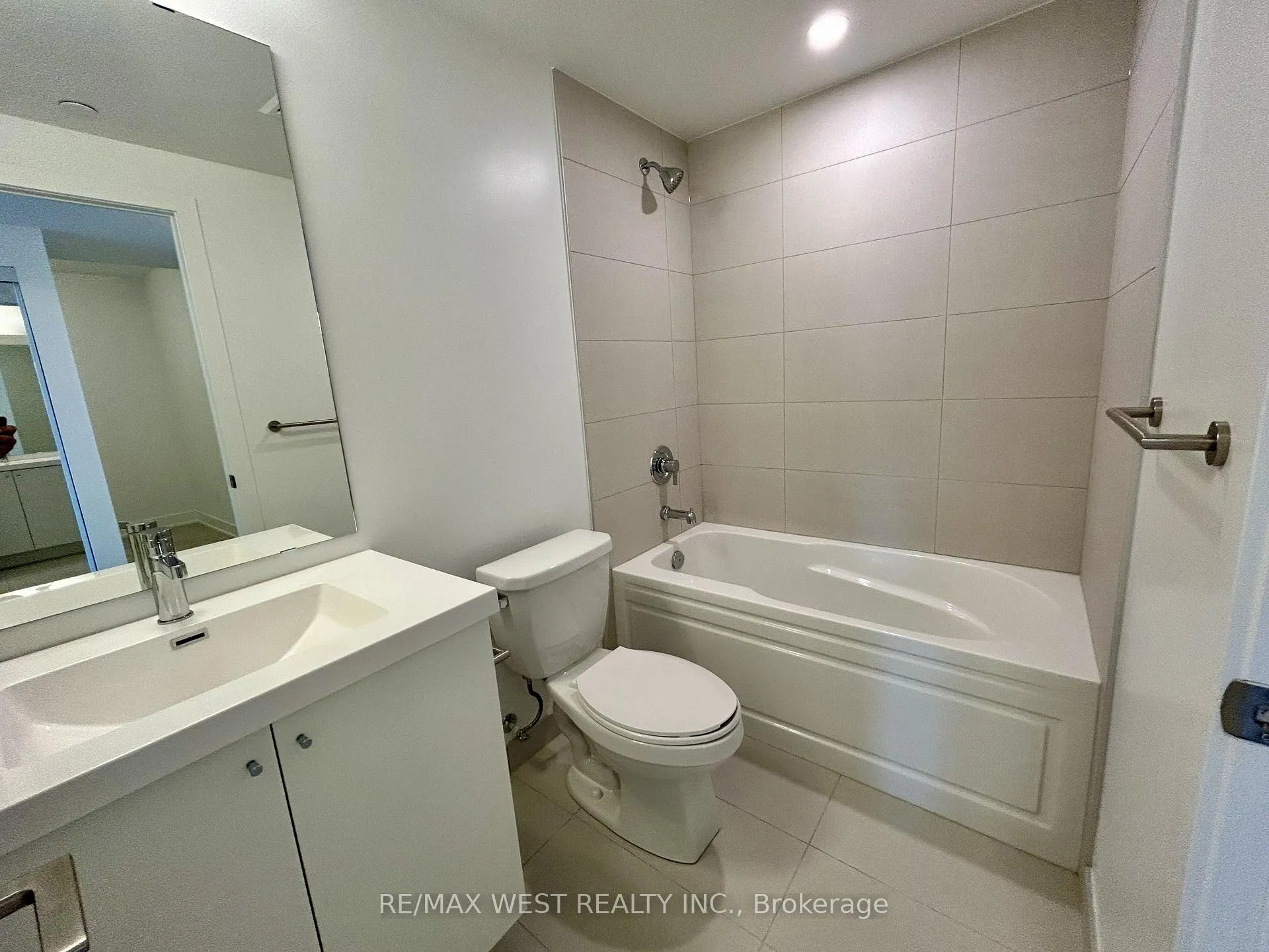 Photo 12 of Unit 1831, 2545 Simcoe Street N, Oshawa, Windfields — HOMEH