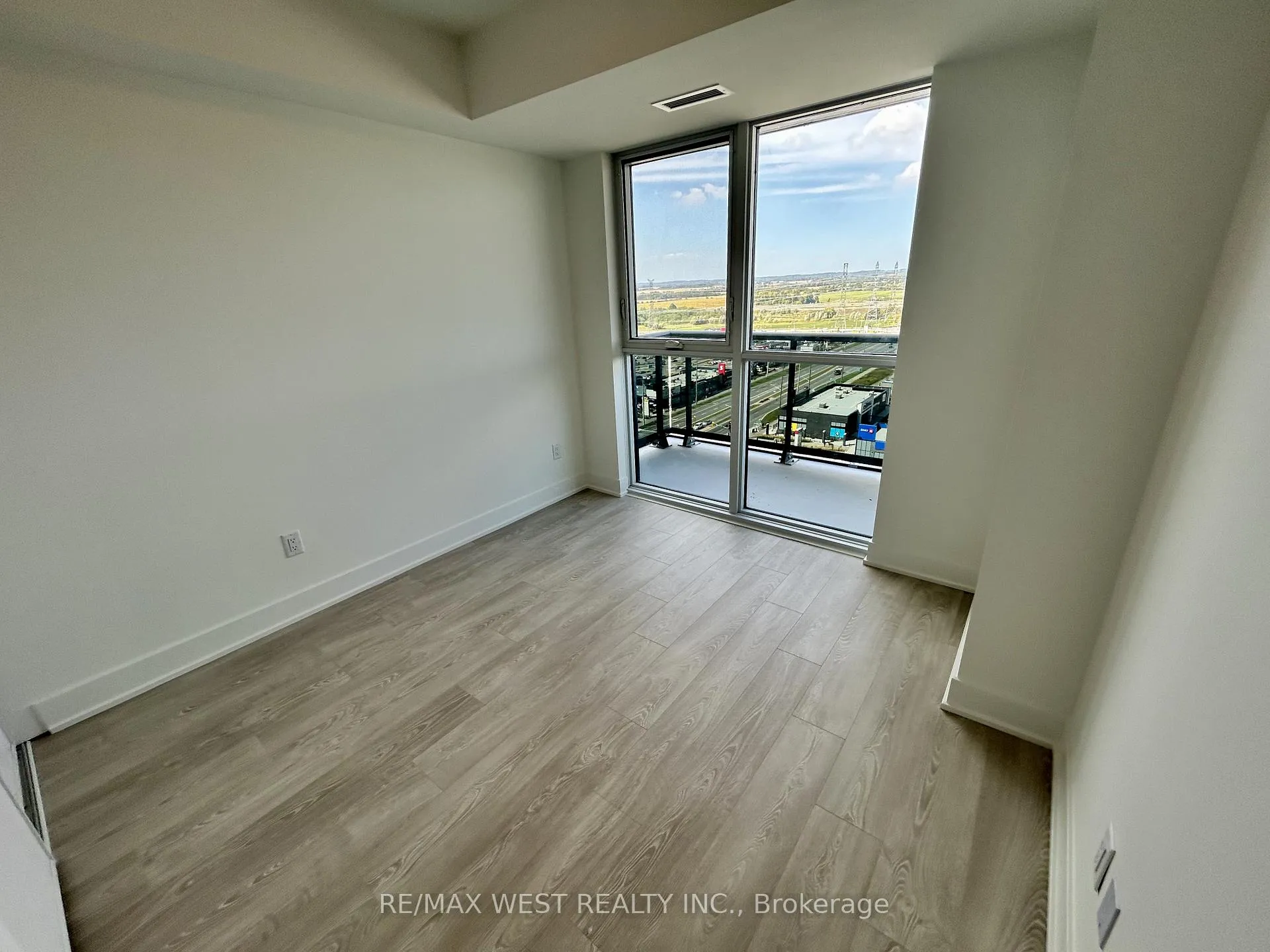 Photo 15 of Unit 1831, 2545 Simcoe Street N, Oshawa, Windfields — HOMEH
