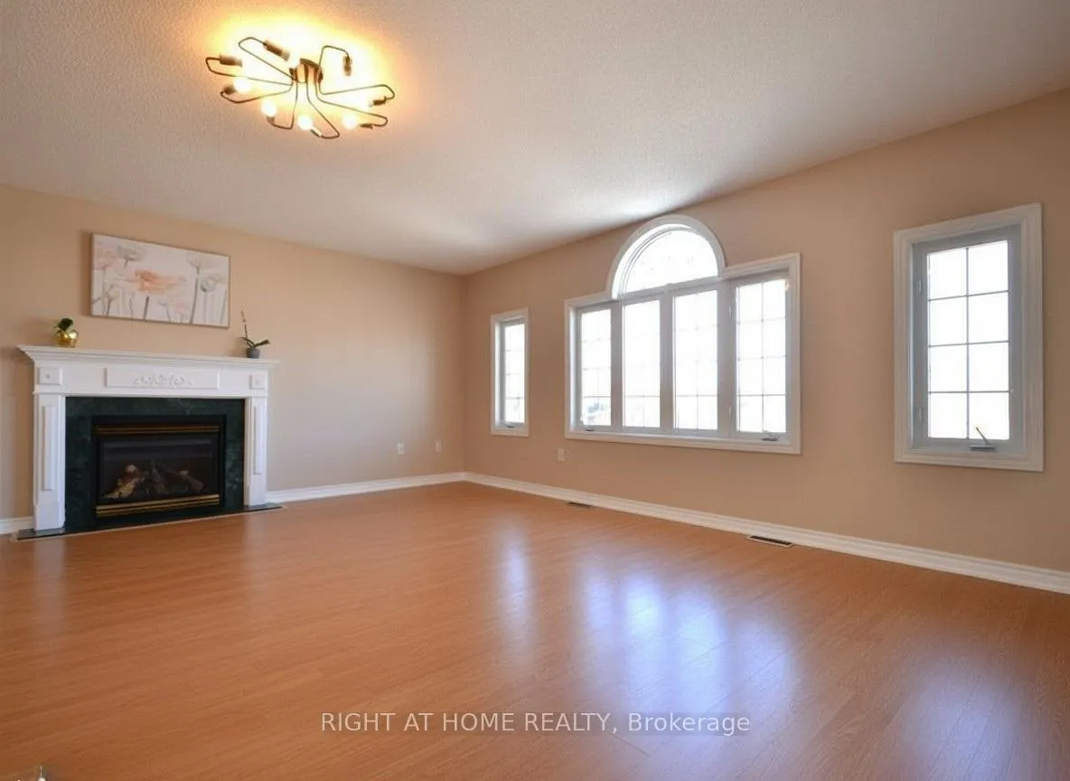 Photo 2 of Unit Upper Level, 129 Dean Avenue, Barrie, Painswick South — HOMEH
