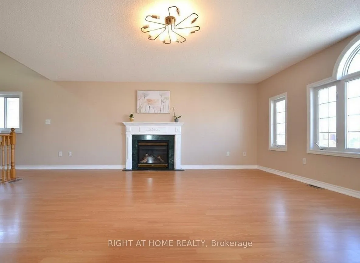 Photo 4 of Unit Upper Level, 129 Dean Avenue, Barrie, Painswick South — HOMEH