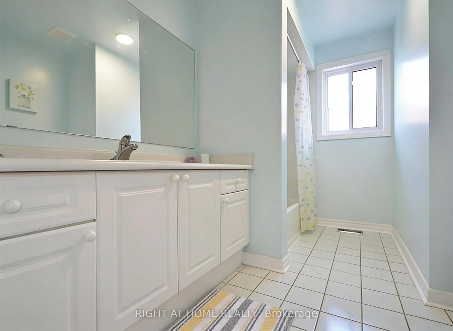 Photo 10 of Unit Upper Level, 129 Dean Avenue, Barrie, Painswick South — HOMEH
