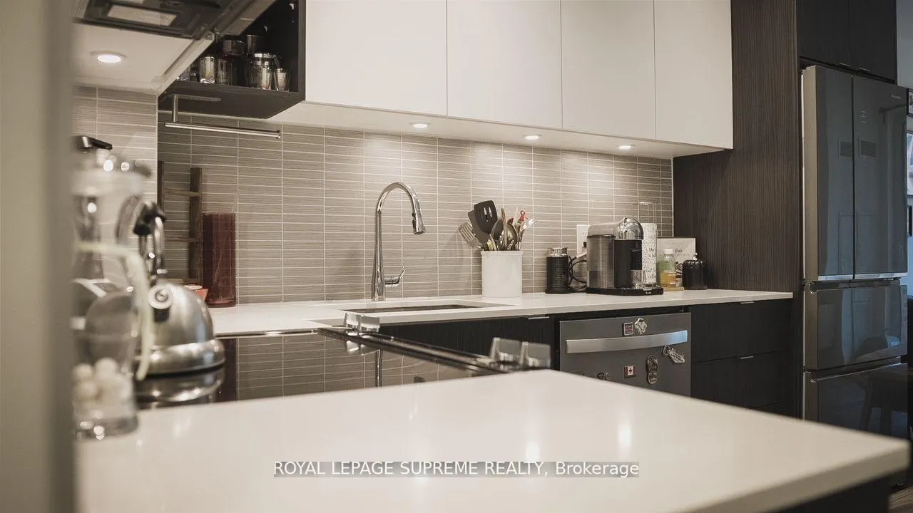 Photo 7 of Unit 414, 100 Eagle Rock Way, Vaughan, Maple — HOMEH