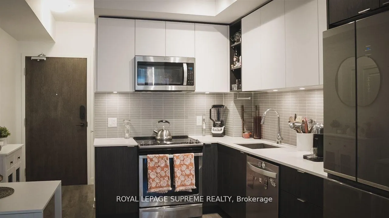 Photo 8 of Unit 414, 100 Eagle Rock Way, Vaughan, Maple — HOMEH