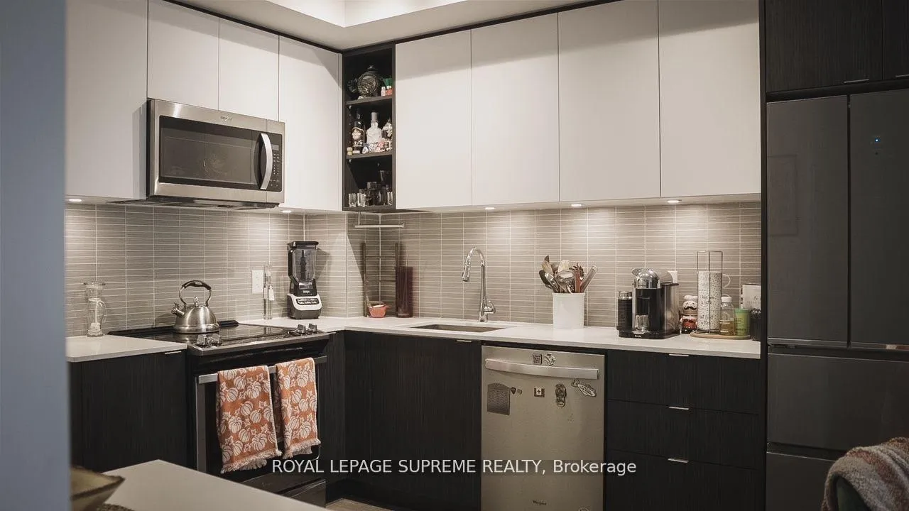 Photo 9 of Unit 414, 100 Eagle Rock Way, Vaughan, Maple — HOMEH