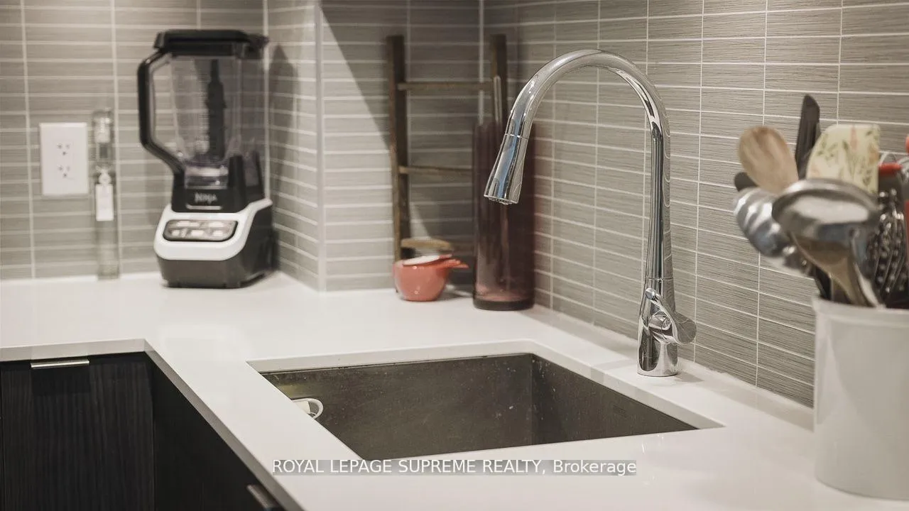 Photo 11 of Unit 414, 100 Eagle Rock Way, Vaughan, Maple — HOMEH