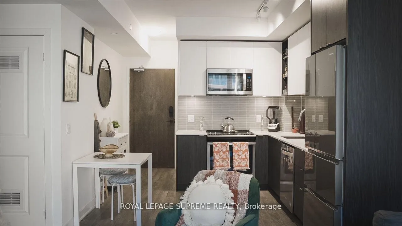 Photo 15 of Unit 414, 100 Eagle Rock Way, Vaughan, Maple — HOMEH