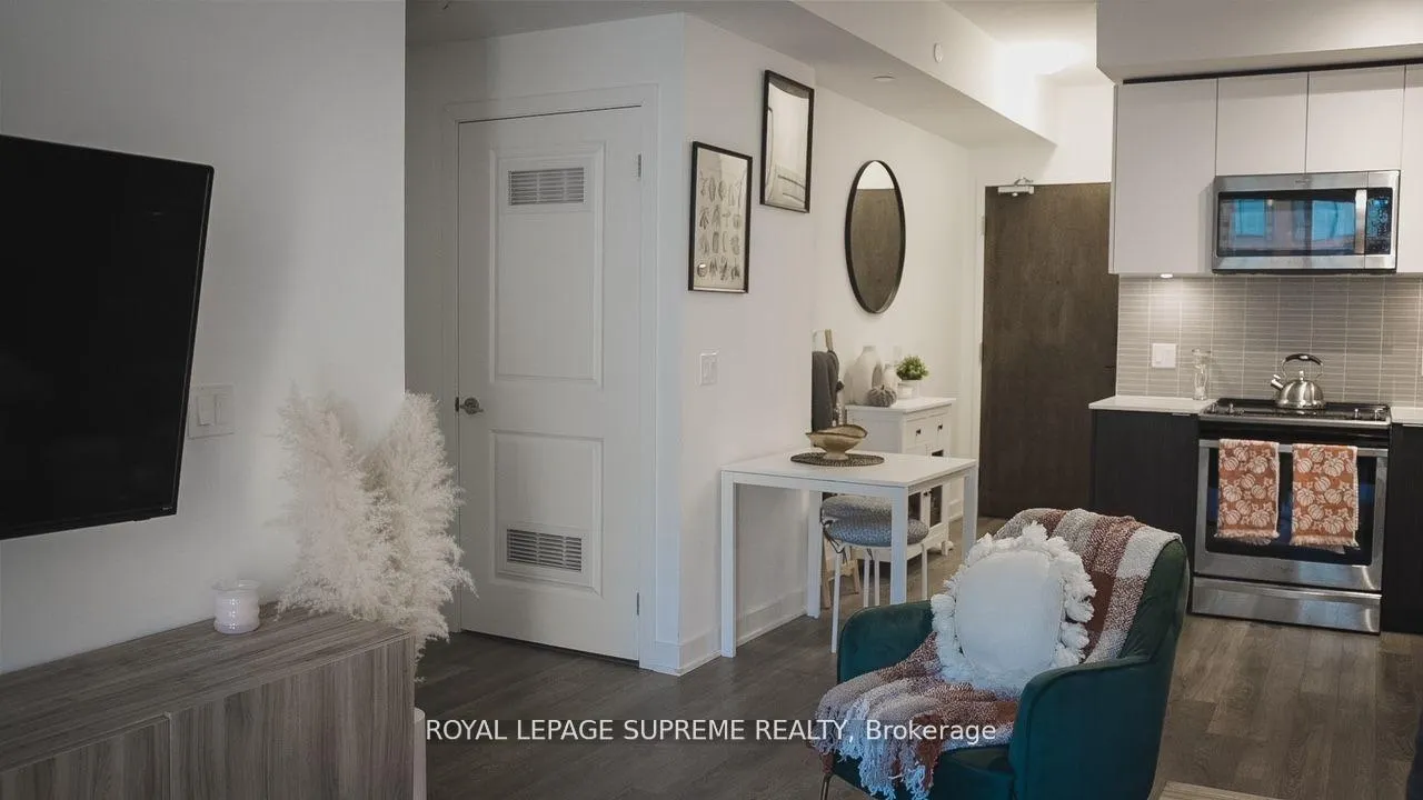 Photo 16 of Unit 414, 100 Eagle Rock Way, Vaughan, Maple — HOMEH