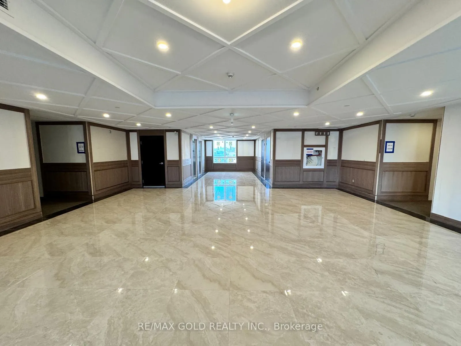 Photo 2 of 7549 Kalar Road, Niagara Falls, Brown — HOMEH