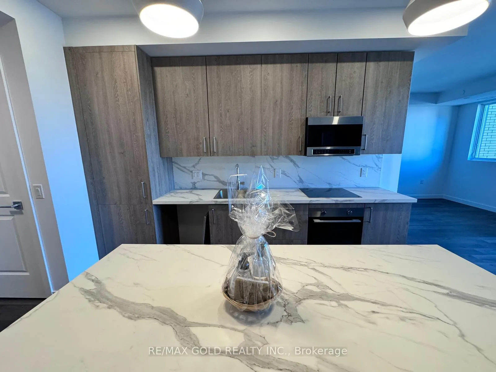 Photo 5 of 7549 Kalar Road, Niagara Falls, Brown — HOMEH