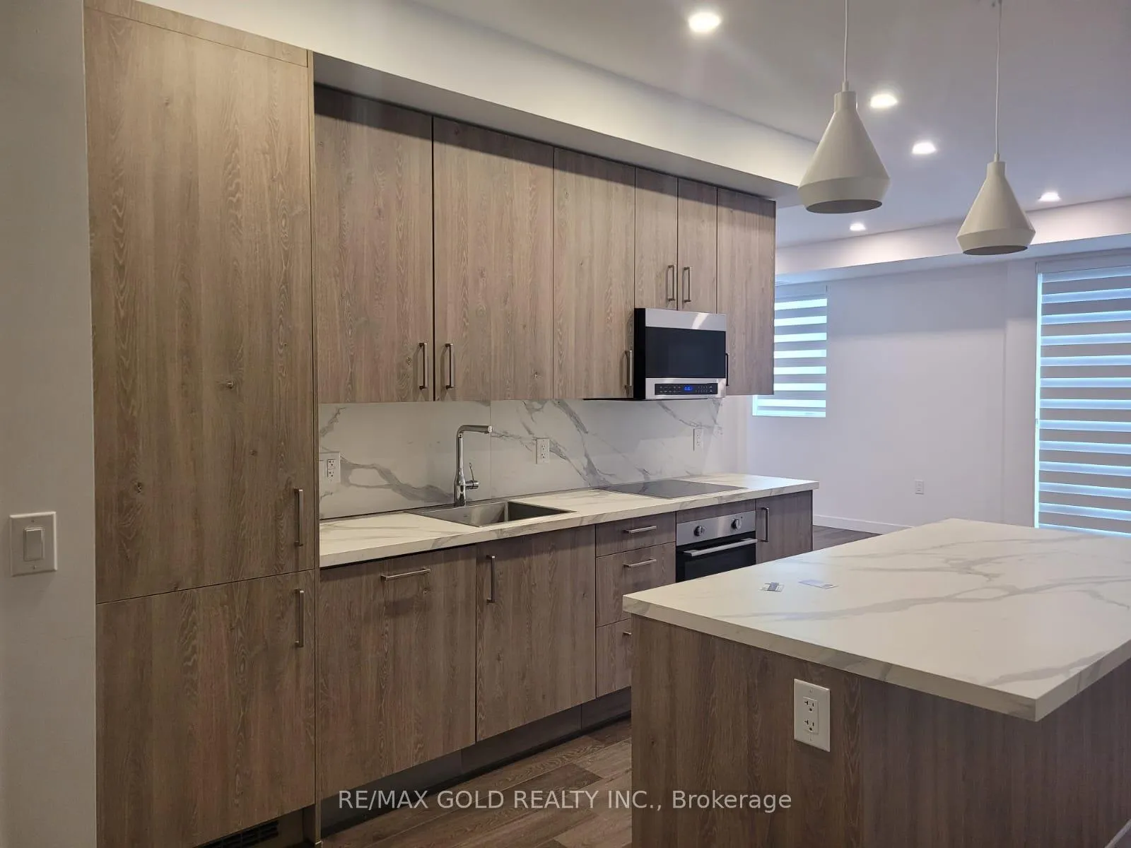 Photo 8 of 7549 Kalar Road, Niagara Falls, Brown — HOMEH