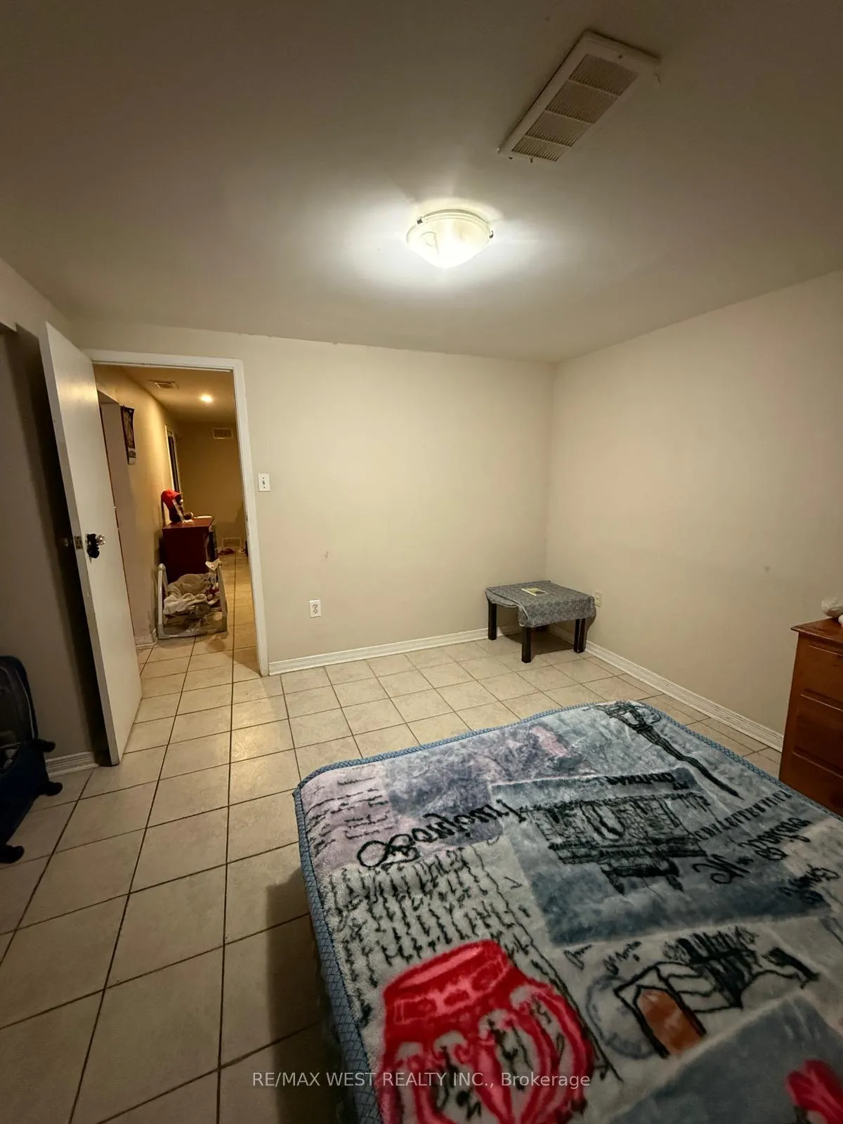 Photo 2 of Unit Bsmt, 49 Sandmere Avenue, Brampton, Heart Lake West — HOMEH