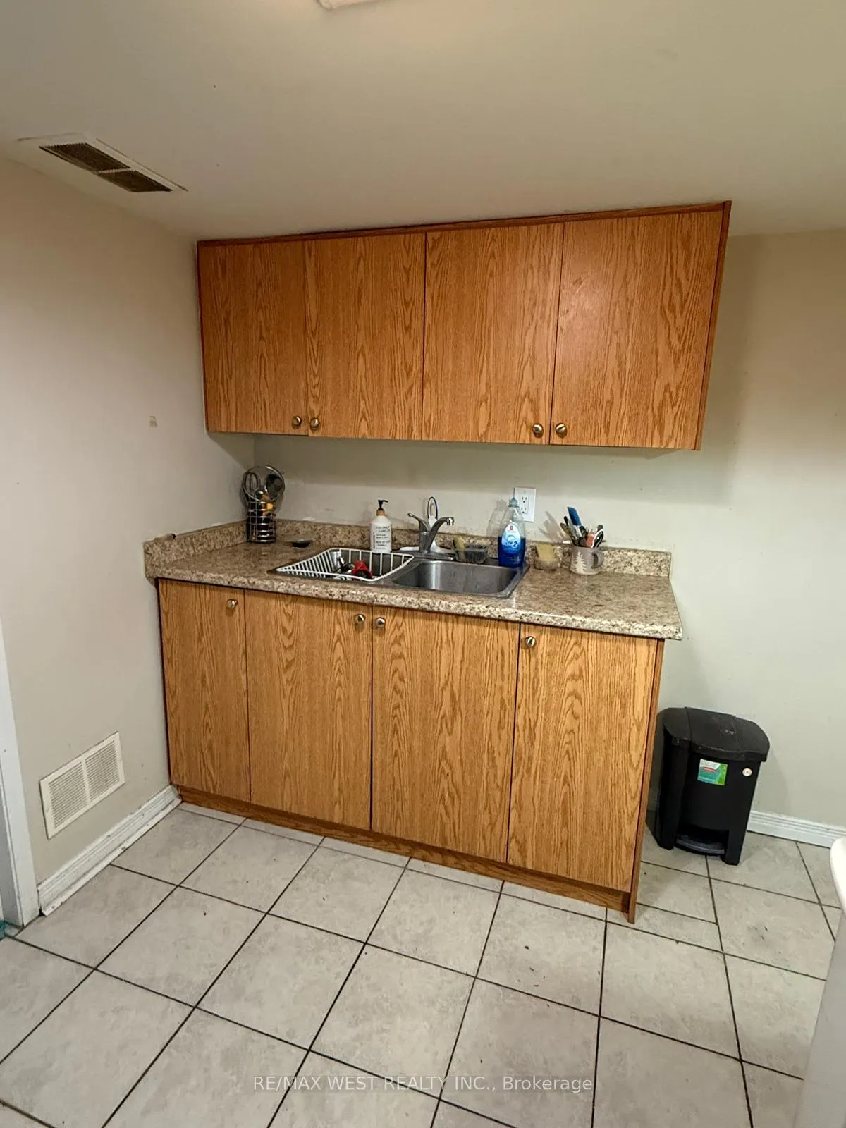 Photo 4 of Unit Bsmt, 49 Sandmere Avenue, Brampton, Heart Lake West — HOMEH