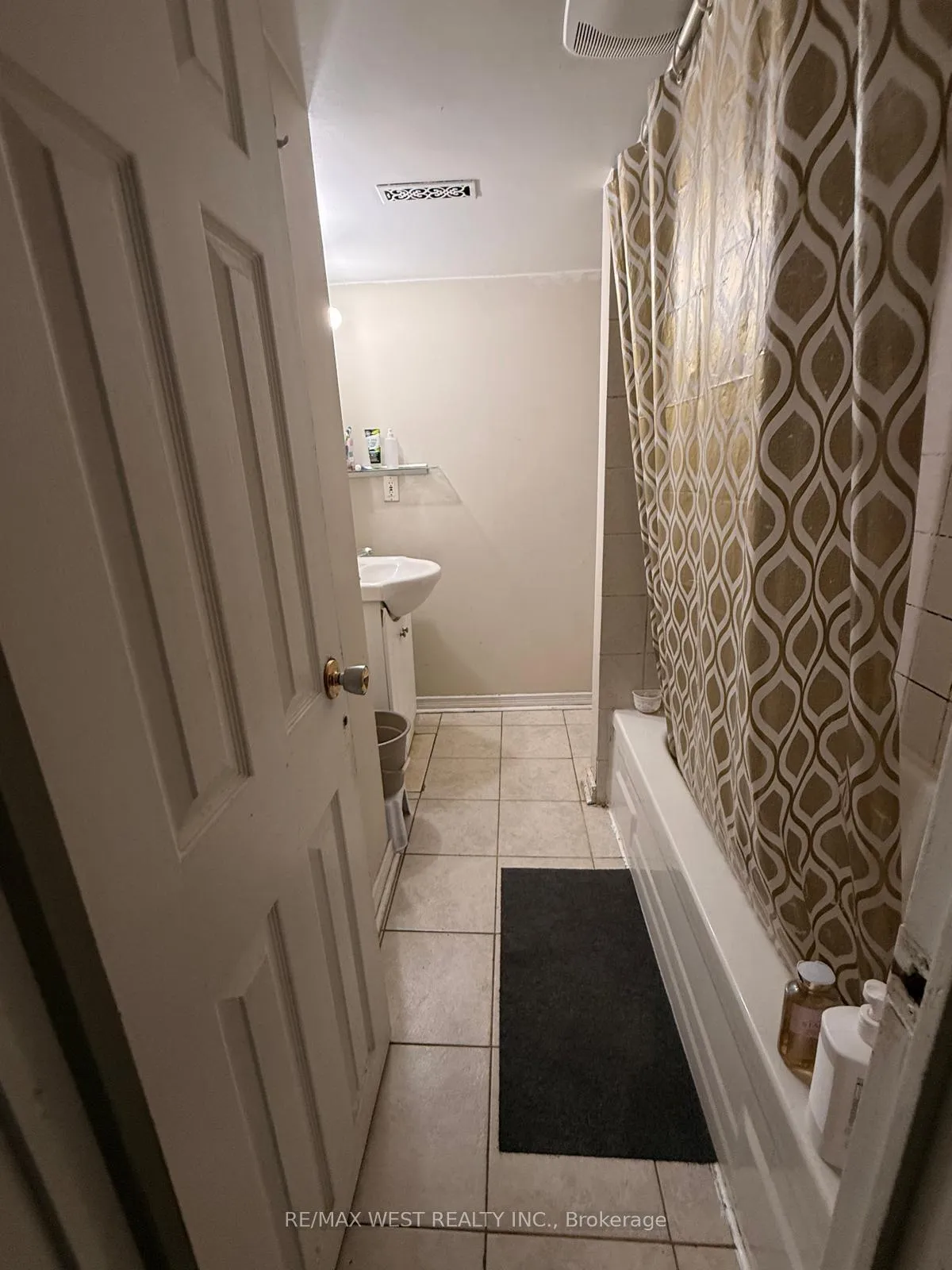 Photo 5 of Unit Bsmt, 49 Sandmere Avenue, Brampton, Heart Lake West — HOMEH