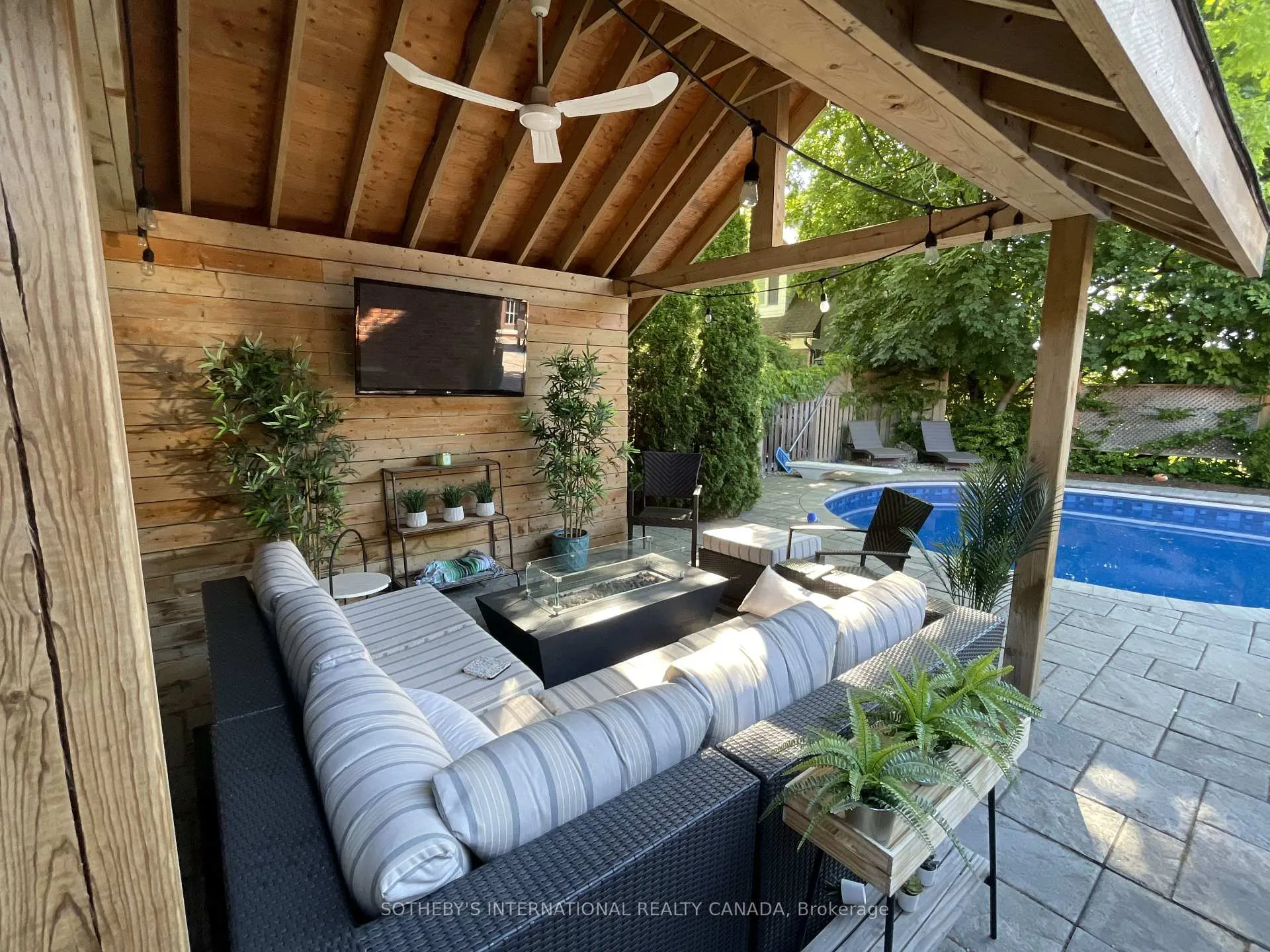 Photo 37 of 1905 Four Seasons Drive, Burlington, Tyandaga — HOMEH