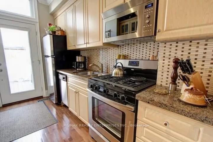 Front of Unit Main, 371 Woodbine Avenue