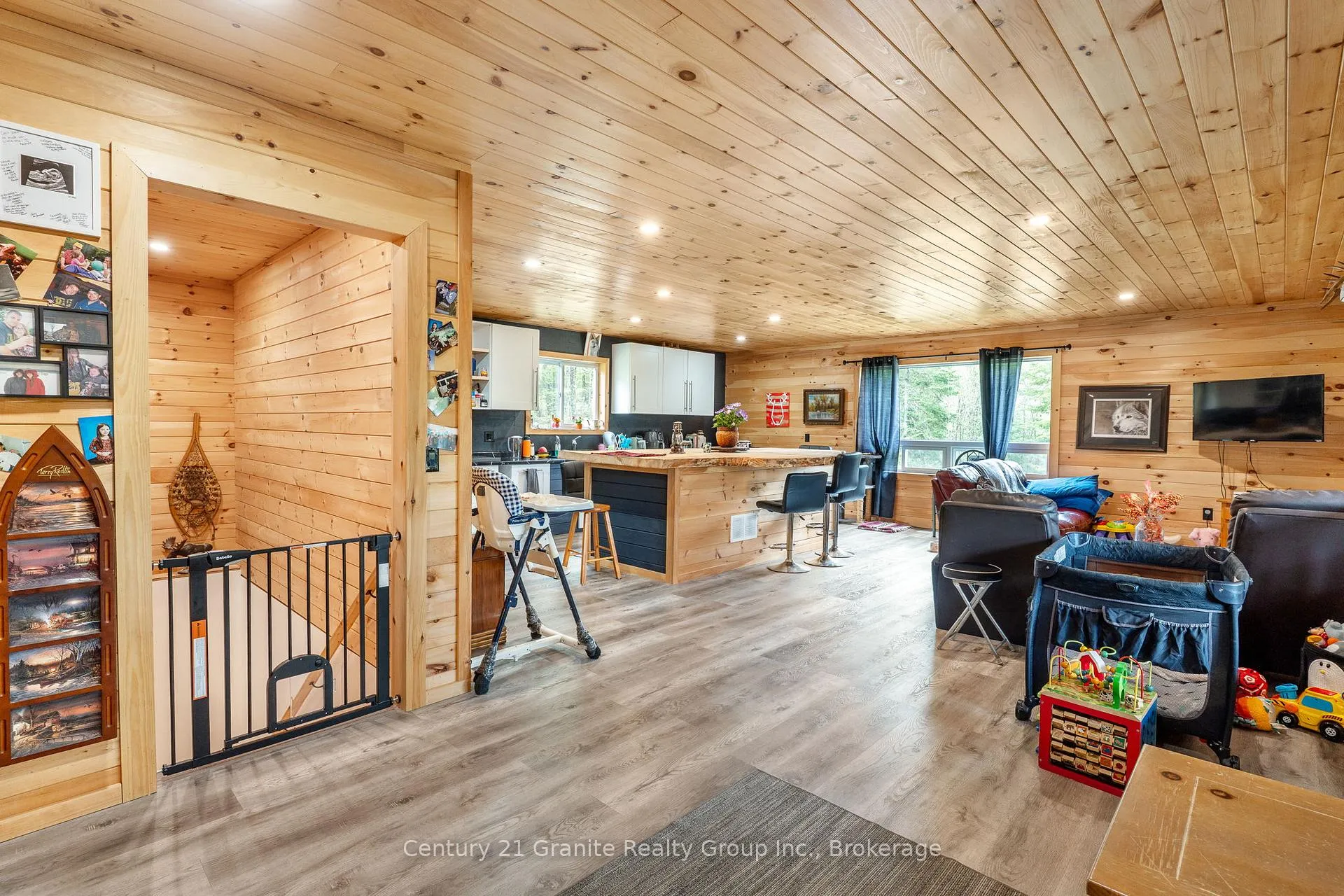 Photo 8 of 10498 Highway 118, Algonquin Highlands, Stanhope — HOMEH