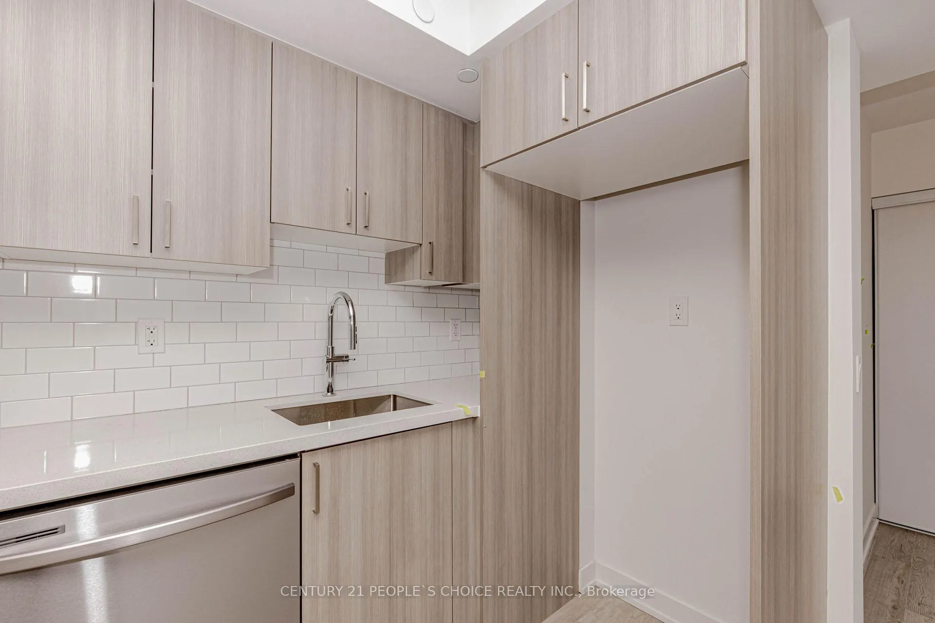 Photo 10 of Unit 1502, 1010 Sandy Beach Road, Pickering, Bay Ridges — HOMEH