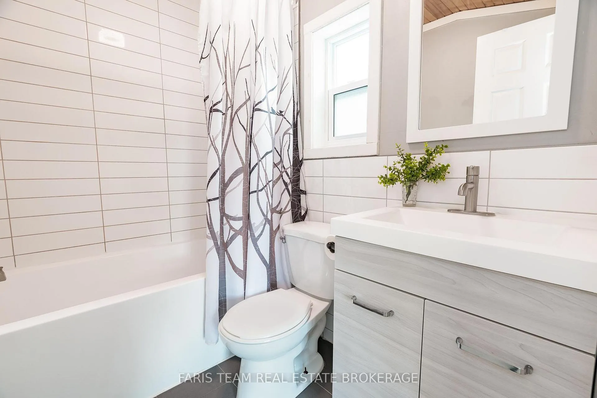 Photo 19 of 113 River Road E, Wasaga Beach — HOMEH