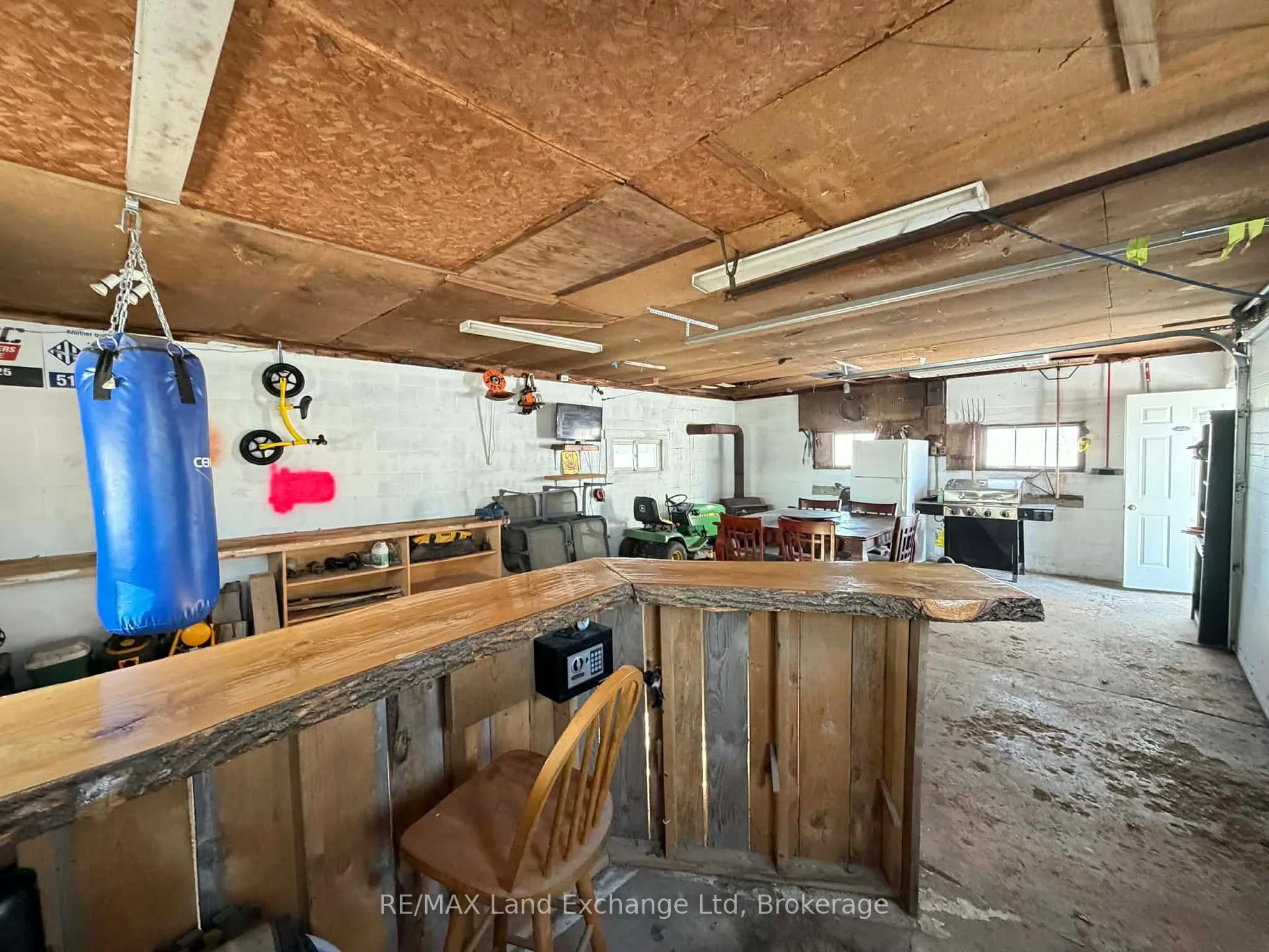 Photo 15 of 42451 Cranbrook Road, Morris Turnberry, Morris — HOMEH