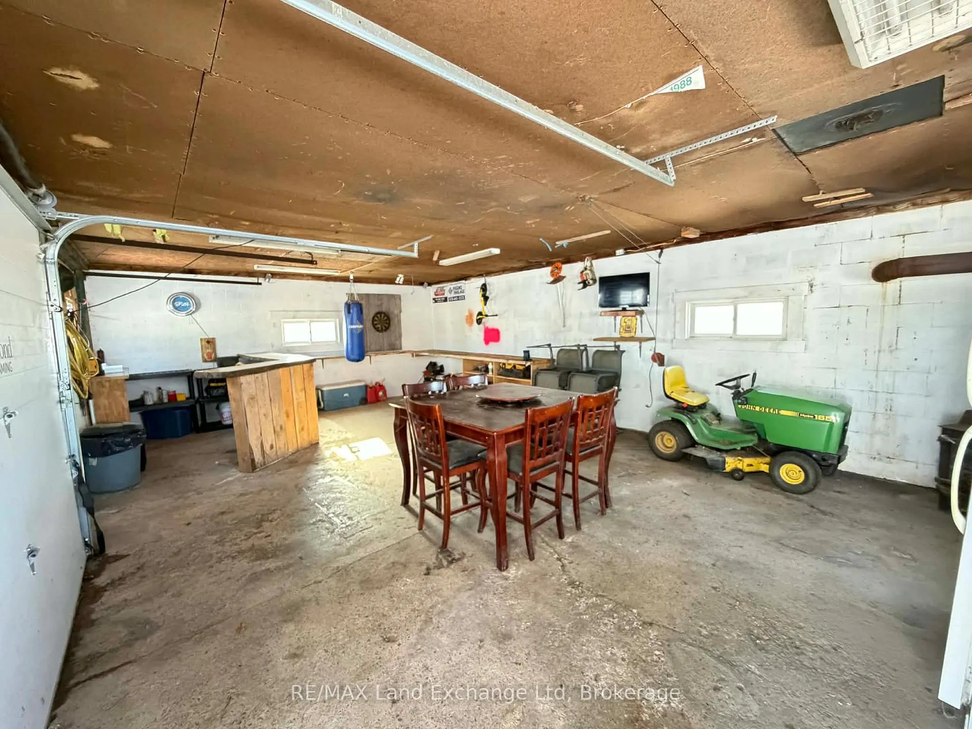 Photo 16 of 42451 Cranbrook Road, Morris Turnberry, Morris — HOMEH