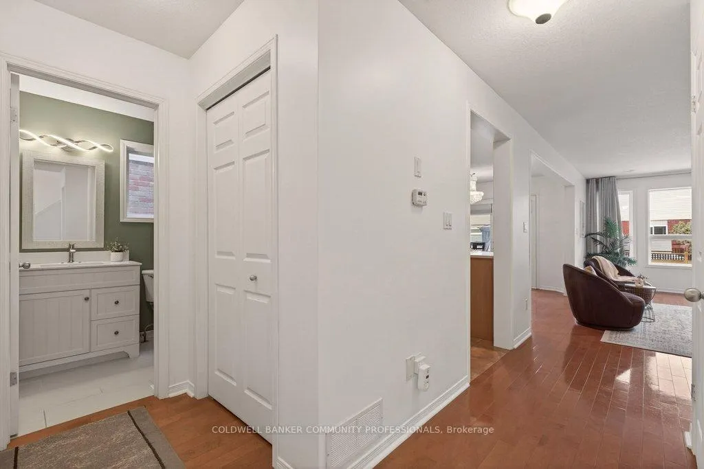 Photo 8 of 9 Gosling Gardens, Guelph, Clairfields/Hanlon Business Park — HOMEH