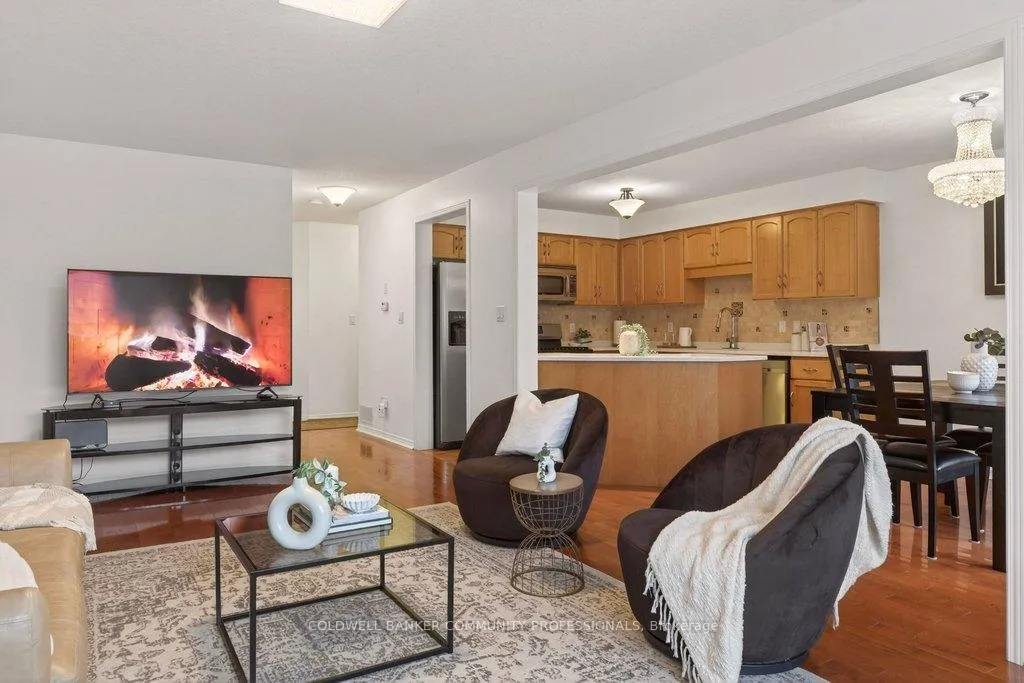 Photo 10 of 9 Gosling Gardens, Guelph, Clairfields/Hanlon Business Park — HOMEH