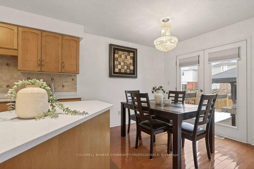 Photo 12 of 9 Gosling Gardens, Guelph, Clairfields/Hanlon Business Park — HOMEH