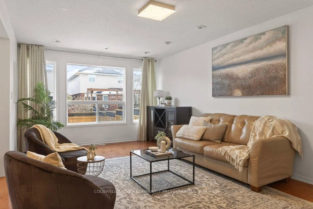 Photo 13 of 9 Gosling Gardens, Guelph, Clairfields/Hanlon Business Park — HOMEH