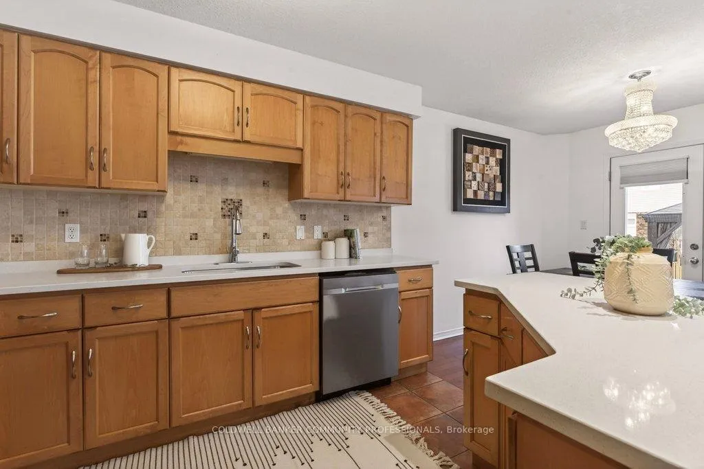 Photo 18 of 9 Gosling Gardens, Guelph, Clairfields/Hanlon Business Park — HOMEH