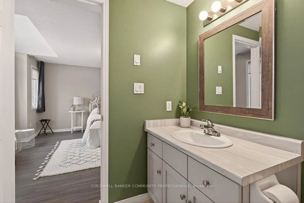 Photo 20 of 9 Gosling Gardens, Guelph, Clairfields/Hanlon Business Park — HOMEH