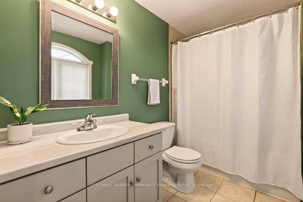 Photo 21 of 9 Gosling Gardens, Guelph, Clairfields/Hanlon Business Park — HOMEH