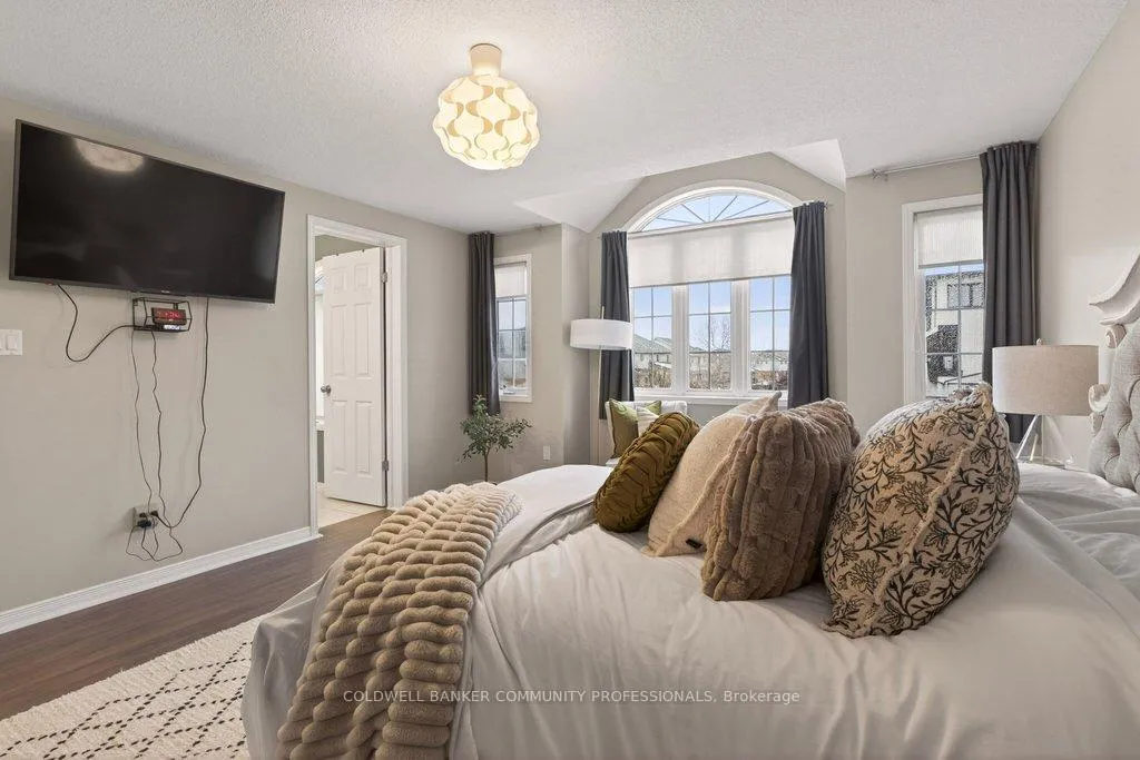 Photo 24 of 9 Gosling Gardens, Guelph, Clairfields/Hanlon Business Park — HOMEH