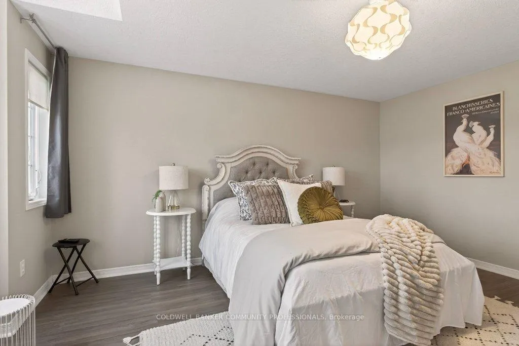 Photo 25 of 9 Gosling Gardens, Guelph, Clairfields/Hanlon Business Park — HOMEH