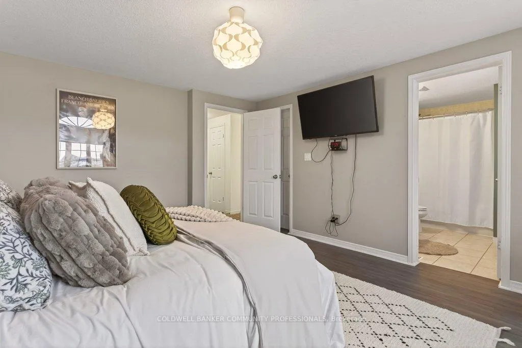 Photo 26 of 9 Gosling Gardens, Guelph, Clairfields/Hanlon Business Park — HOMEH