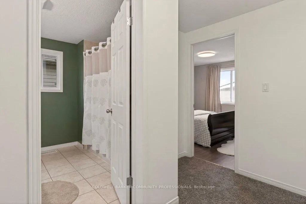 Photo 28 of 9 Gosling Gardens, Guelph, Clairfields/Hanlon Business Park — HOMEH