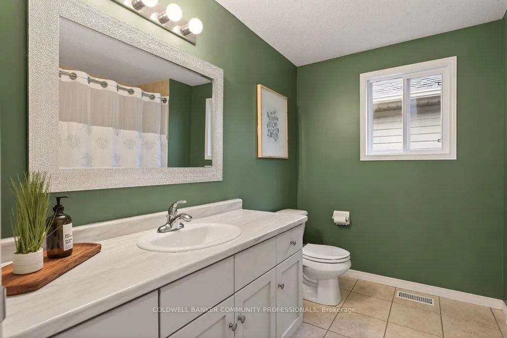 Photo 29 of 9 Gosling Gardens, Guelph, Clairfields/Hanlon Business Park — HOMEH
