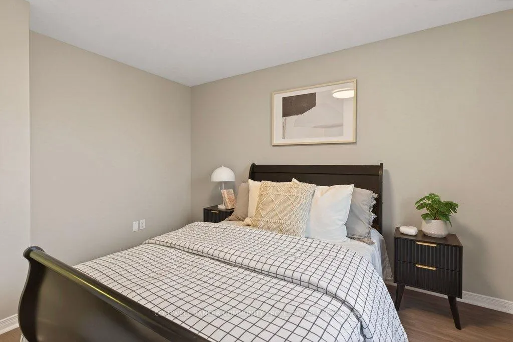 Photo 32 of 9 Gosling Gardens, Guelph, Clairfields/Hanlon Business Park — HOMEH