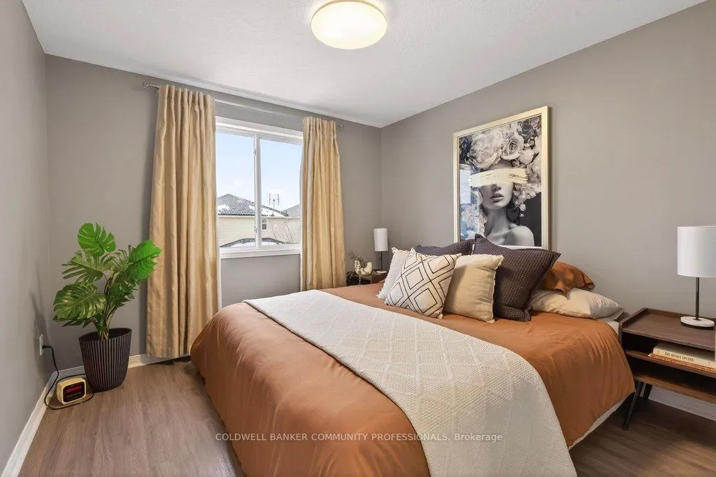 Photo 36 of 9 Gosling Gardens, Guelph, Clairfields/Hanlon Business Park — HOMEH