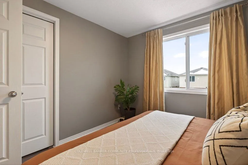 Photo 37 of 9 Gosling Gardens, Guelph, Clairfields/Hanlon Business Park — HOMEH