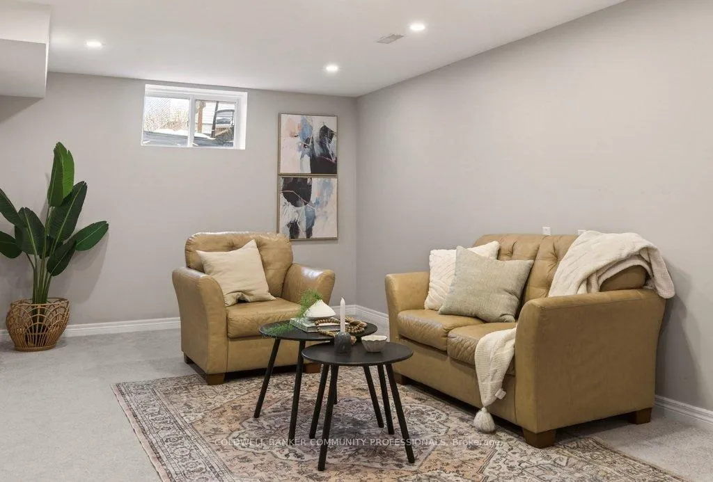 Photo 38 of 9 Gosling Gardens, Guelph, Clairfields/Hanlon Business Park — HOMEH