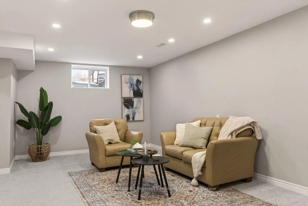 Photo 40 of 9 Gosling Gardens, Guelph, Clairfields/Hanlon Business Park — HOMEH