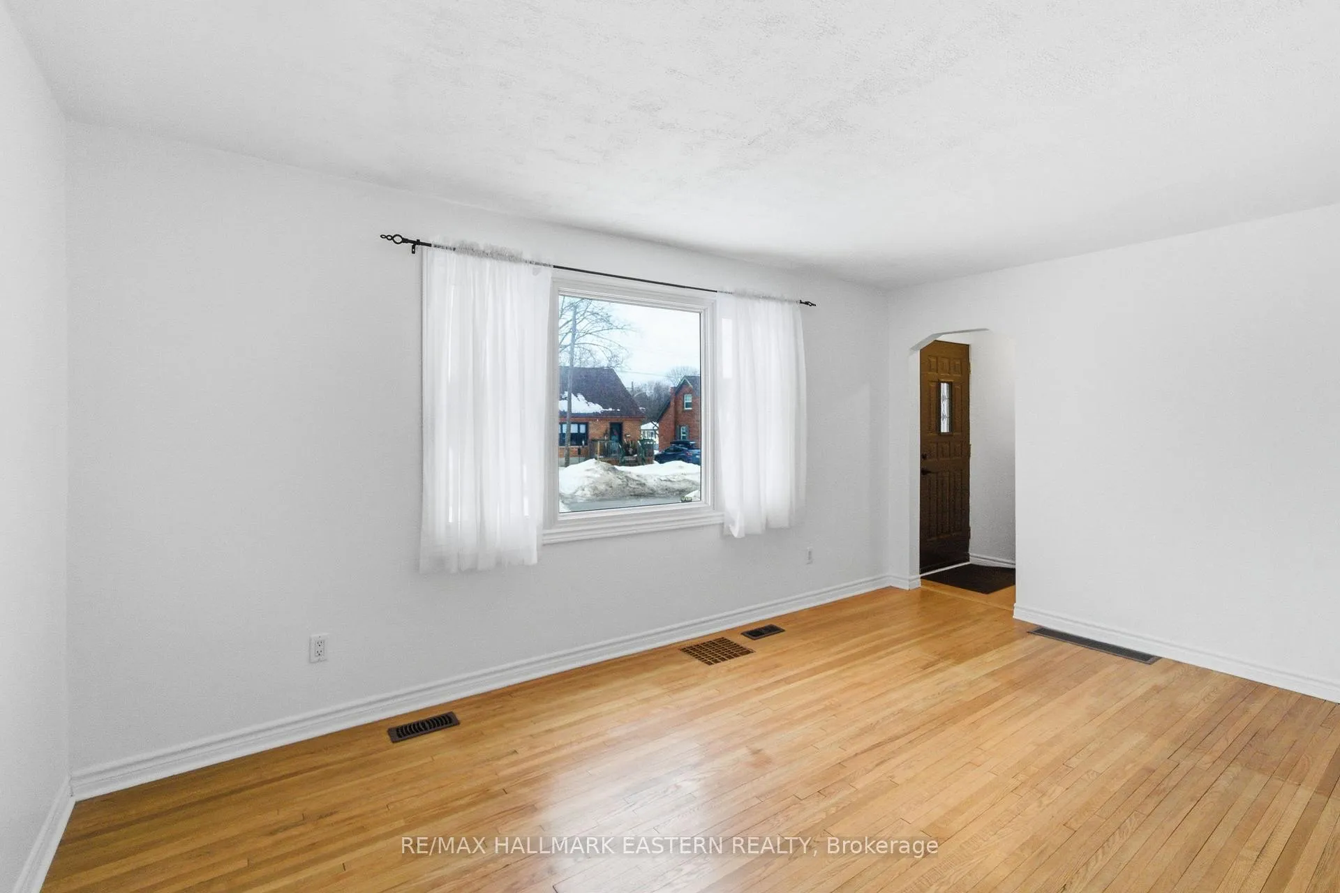 Photo 3 of 781 Snelgrove Road, Peterborough, Ashburnham Ward 4 — HOMEH