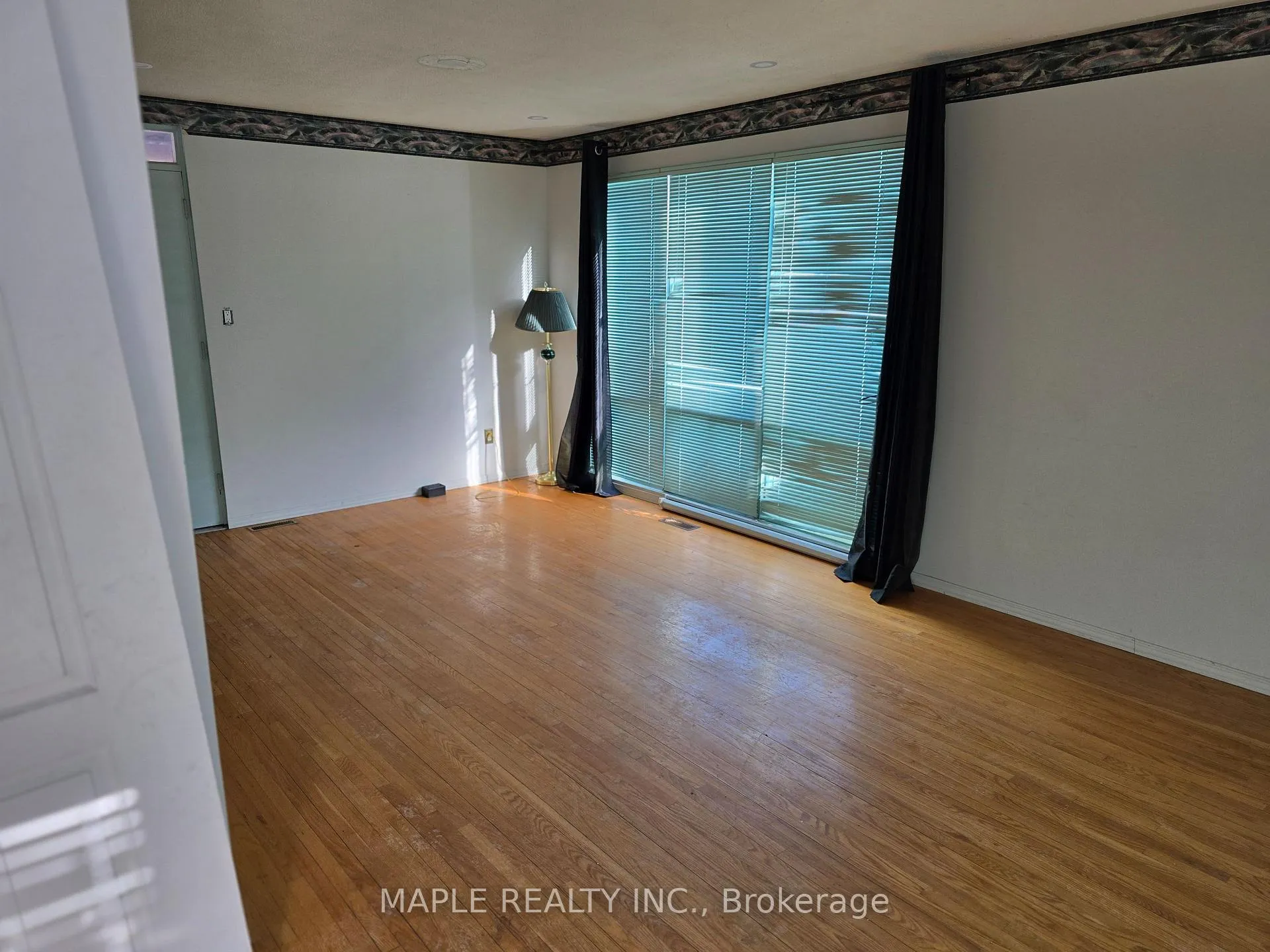 Photo 5 of 68 Epsom Downs Drive, Brampton, Southgate — HOMEH