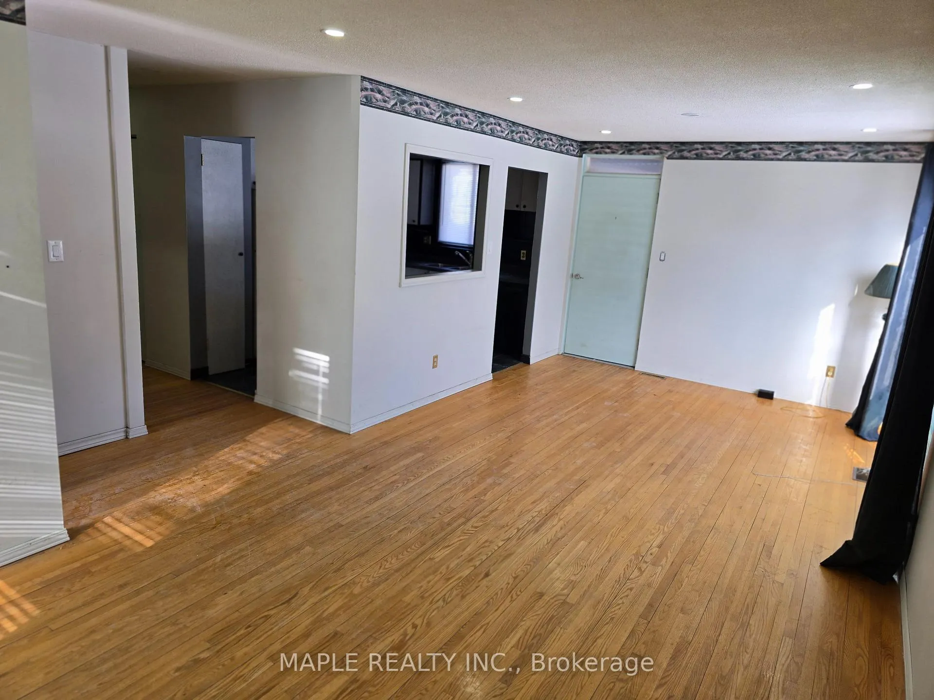 Photo 8 of 68 Epsom Downs Drive, Brampton, Southgate — HOMEH