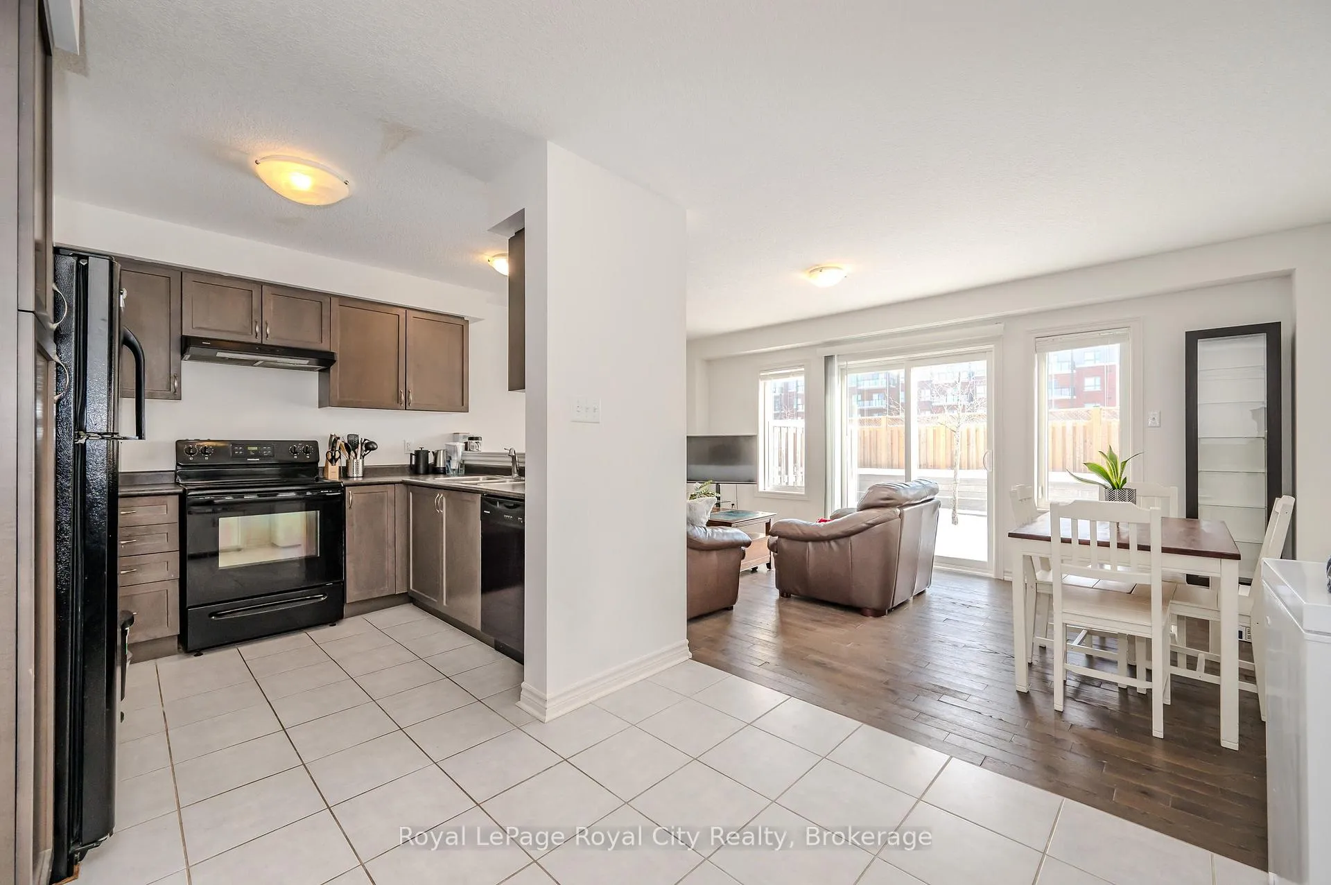 Photo 6 of Unit 23, 23 Kingsbury Square, Guelph, Pineridge/Westminster Woods — HOMEH