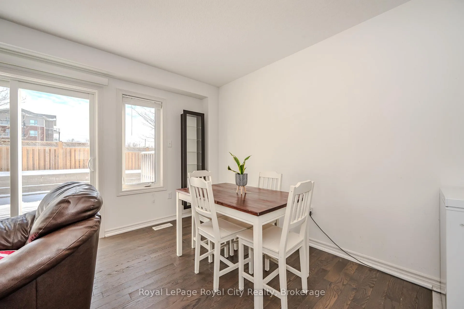 Photo 10 of Unit 23, 23 Kingsbury Square, Guelph, Pineridge/Westminster Woods — HOMEH