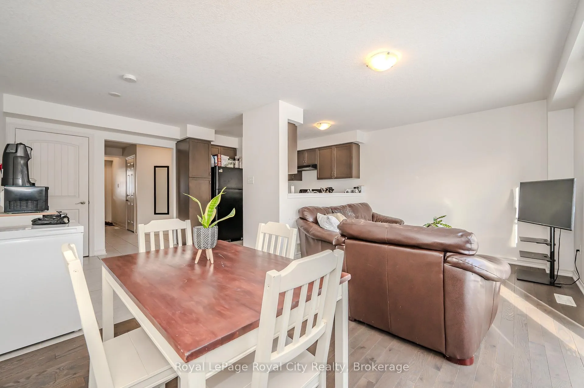 Photo 11 of Unit 23, 23 Kingsbury Square, Guelph, Pineridge/Westminster Woods — HOMEH