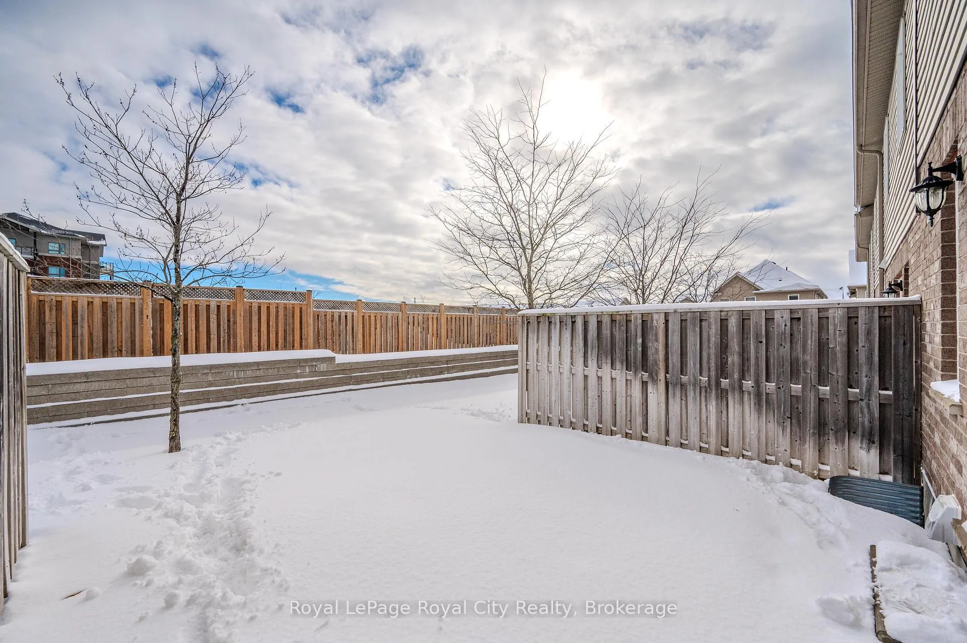 Photo 33 of Unit 23, 23 Kingsbury Square, Guelph, Pineridge/Westminster Woods — HOMEH