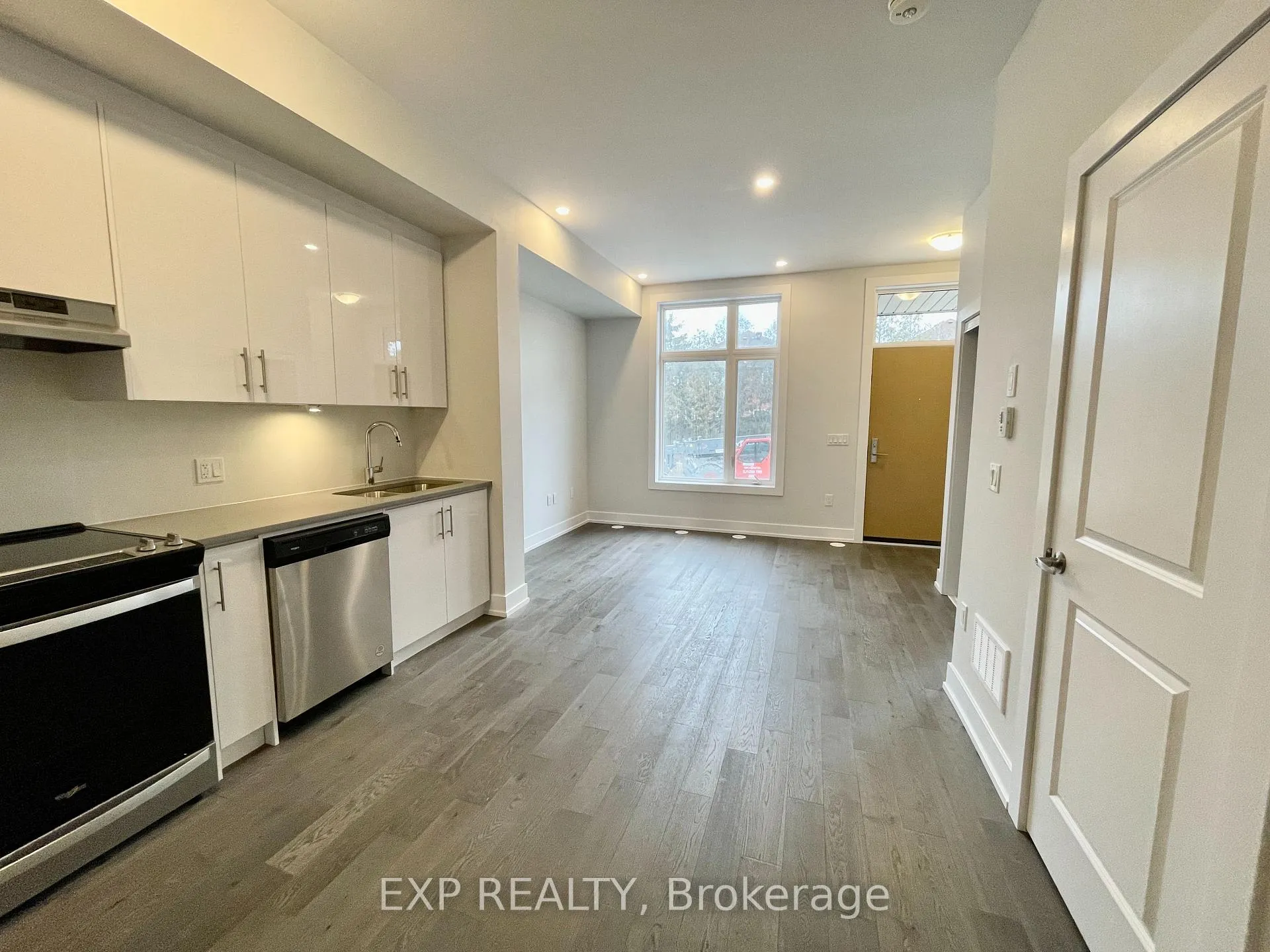 Photo 4 of Unit 145, 9580 Islington Avenue, Vaughan, Sonoma Heights — HOMEH
